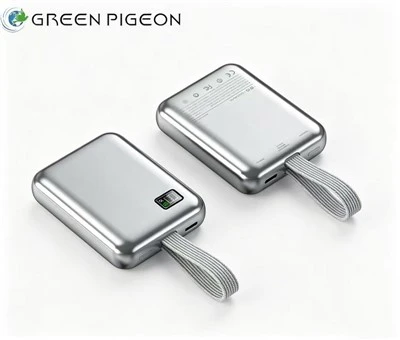 Mini Power Bank sa ugrađenim kablovima